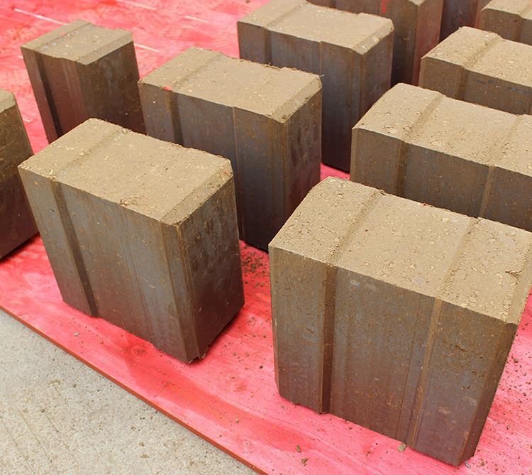 Automatic Hydraulic Economical Soil Clay Blocks Brick Making Macking Machine Price(图13)